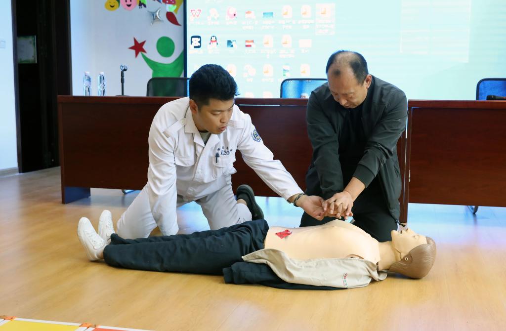 爱心守护,安全“童”行——玲珑英诚医院走进招远…